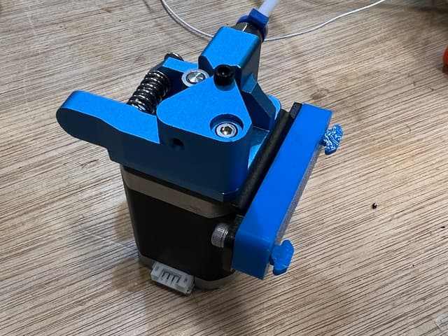 Extruder spacer