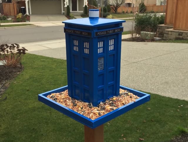 Doctor Who TARDIS Bird Feeder